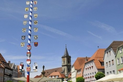 469px-Bayern-Neustadt-Saale-Marktplatz-Hoch[1]